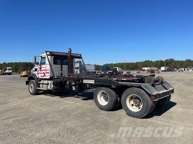 Mack GU533 Hákový nosič kontejnerů