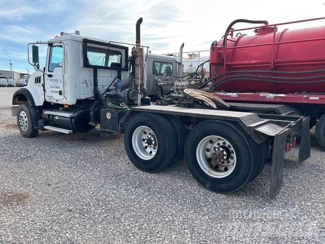 Mack GU713 Tahače