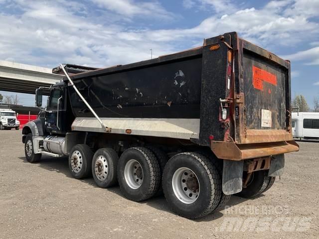 Mack GU713 Sklápěče