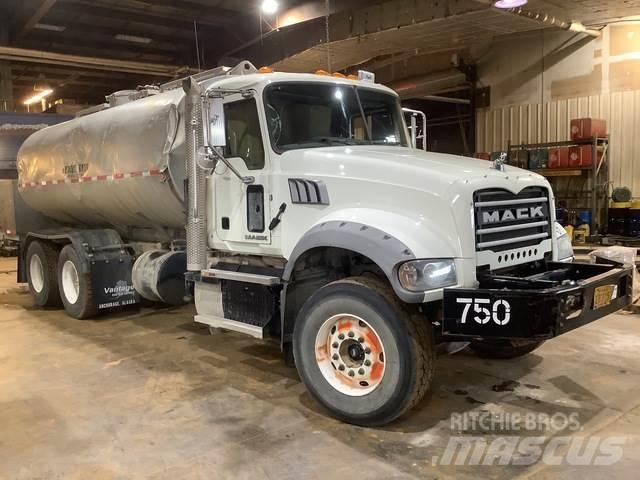 Mack GU713 Cisterny na vodu