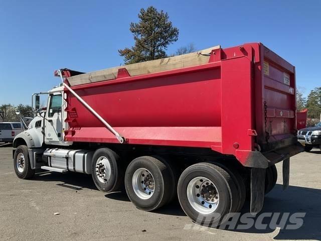 Mack GU713 Sklápěče