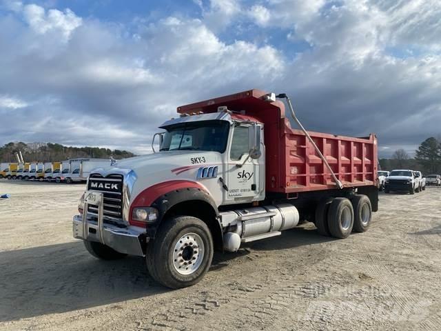 Mack GU713 Sklápěče