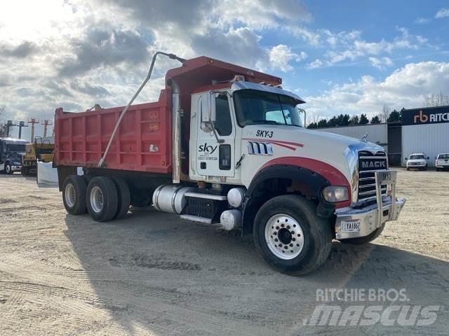 Mack GU713 Sklápěče