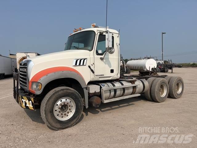 Mack GU713 Tahače