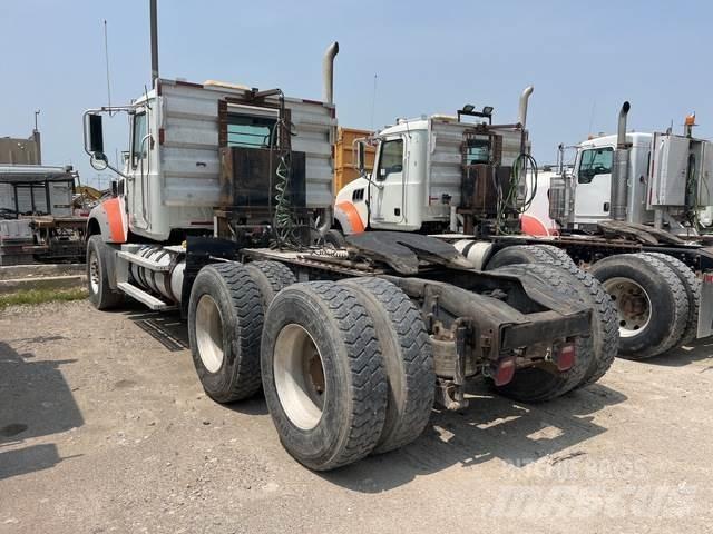 Mack GU713 Tahače