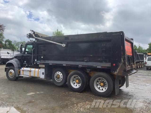 Mack GU713 Sklápěče