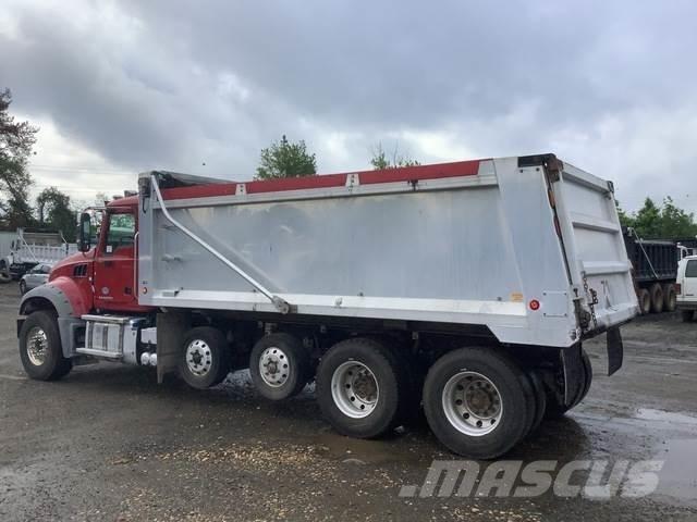 Mack GU713 Sklápěče