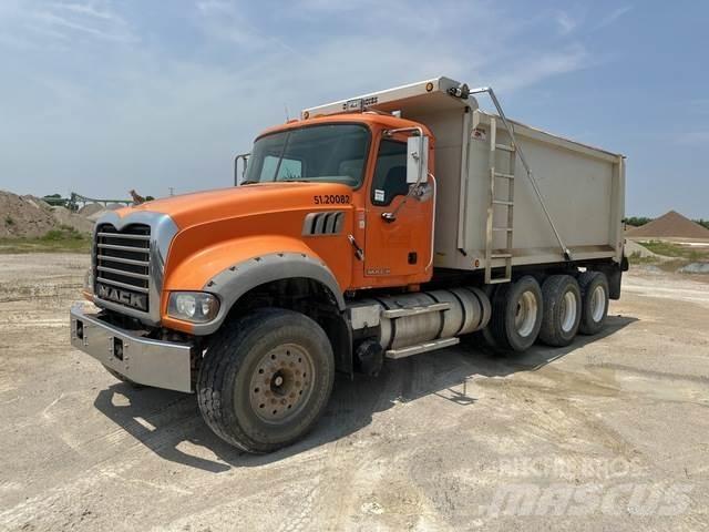Mack GU713 Sklápěče