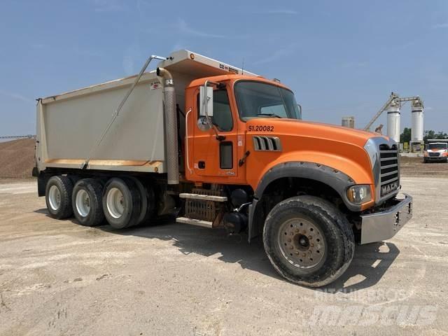 Mack GU713 Sklápěče