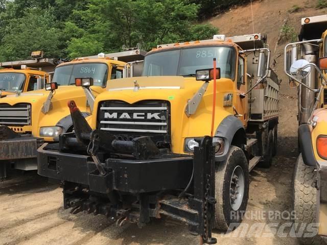 Mack GU713 Sněžné pluhy, přední sněhové radlice