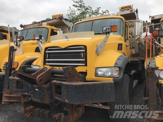 Mack GU713 Sklápěče