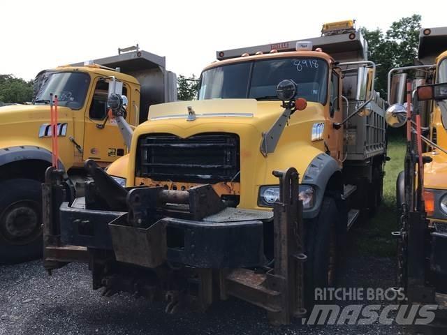 Mack GU713 Sklápěče