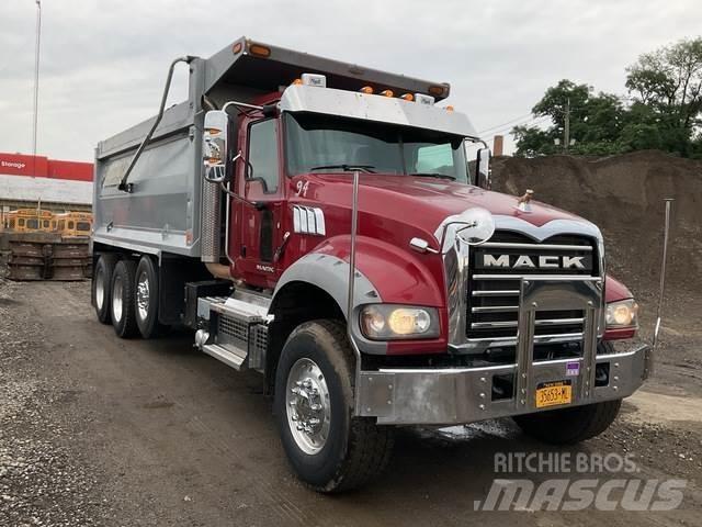 Mack GU713 Sklápěče