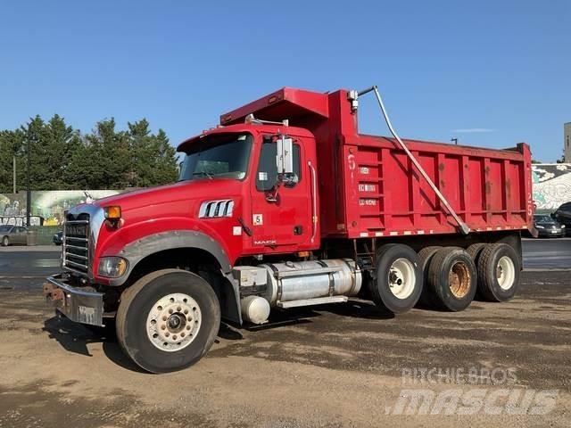 Mack GU713 Sklápěče