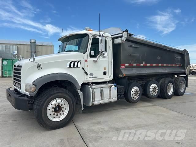 Mack GU713 Sklápěče