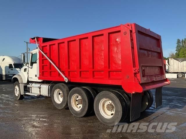 Mack GU713 Sklápěče