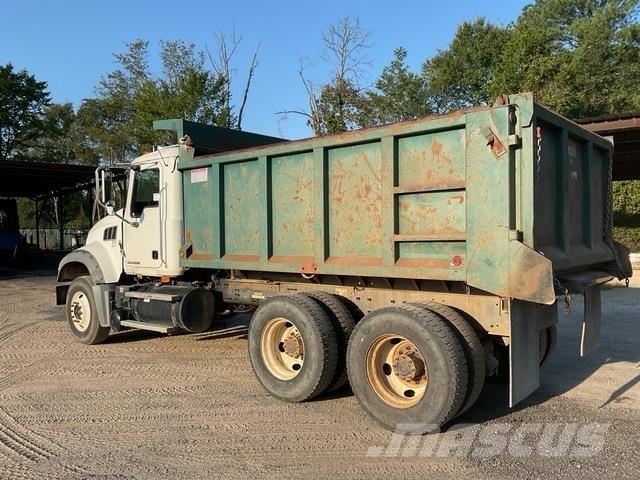 Mack GU713 Sklápěče