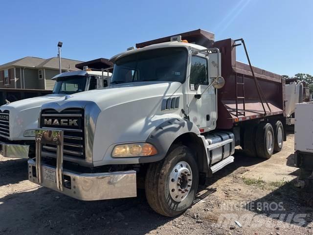 Mack GU813 Sklápěče