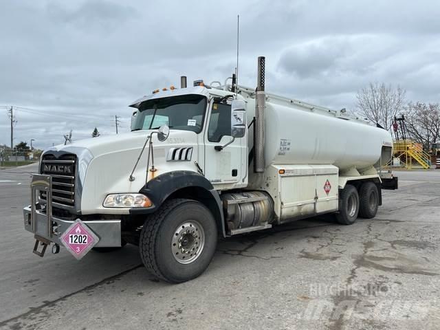 Mack GU813 Cisternové vozy