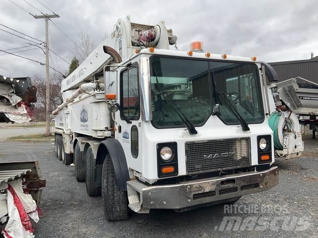 Mack MR688S Nákladní auta s čerpadly betonu