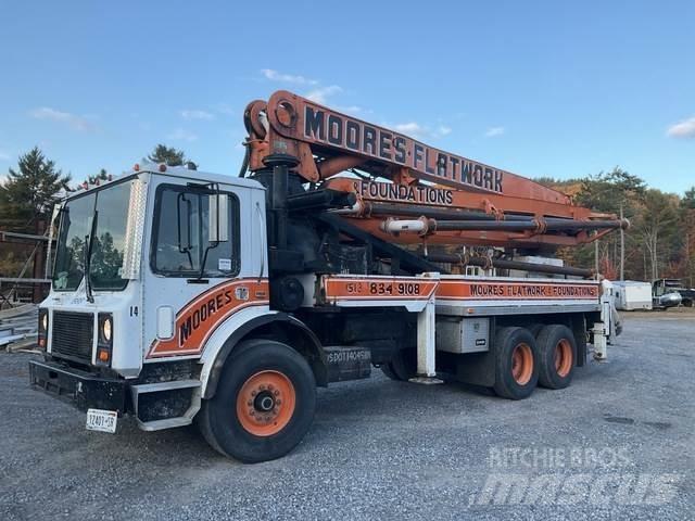 Mack MR688S Nákladní auta s čerpadly betonu