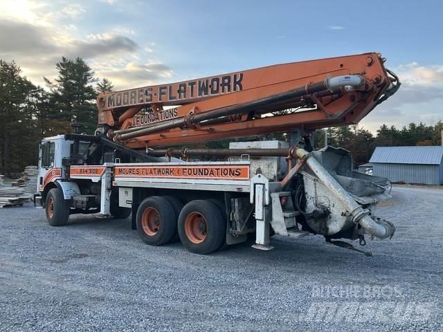 Mack MR688S Nákladní auta s čerpadly betonu