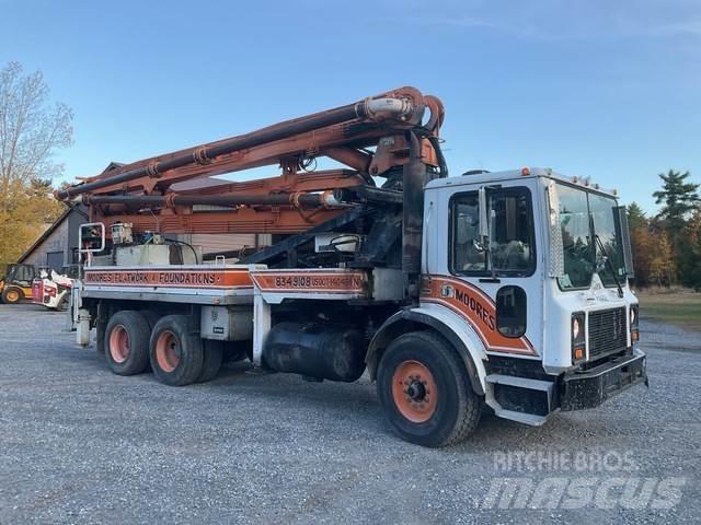 Mack MR688S Nákladní auta s čerpadly betonu