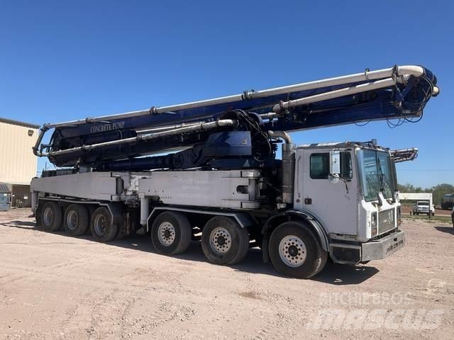 Mack MR688S Nákladní auta s čerpadly betonu