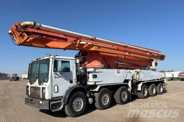 Mack MR688S Nákladní auta s čerpadly betonu