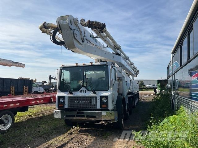 Mack MR688S Nákladní auta s čerpadly betonu