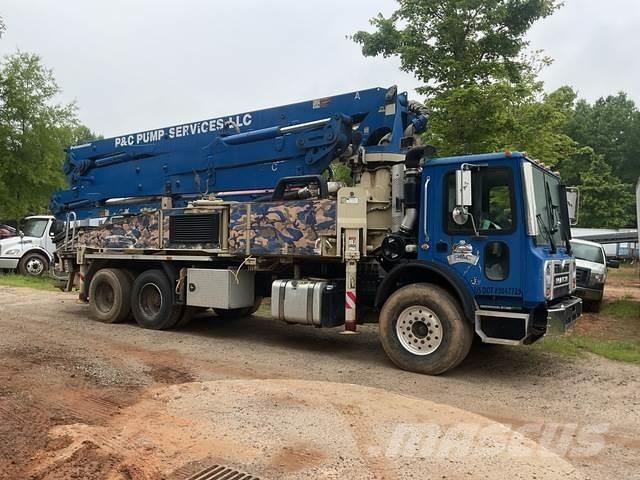 Mack MRU613 Nákladní auta s čerpadly betonu