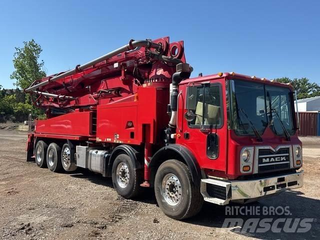Mack MRU613 Nákladní auta s čerpadly betonu