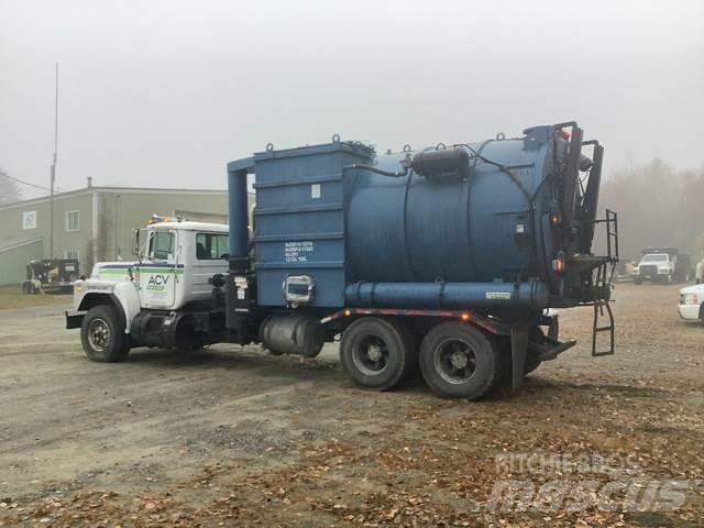 Mack RB690S Kombinované/Čerpací cisterny