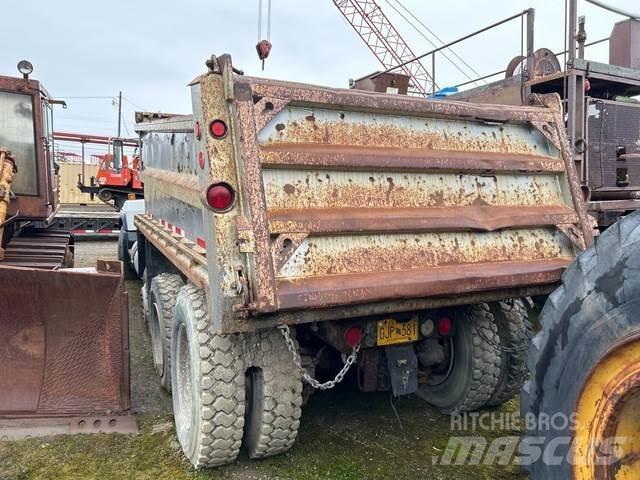 Mack RD688S Sklápěče