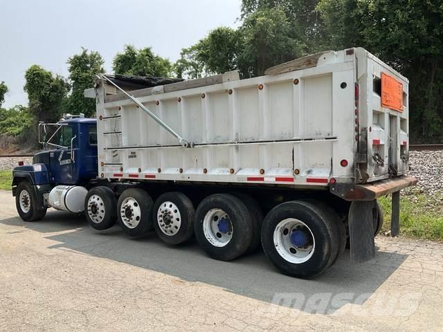 Mack RD688S Sklápěče