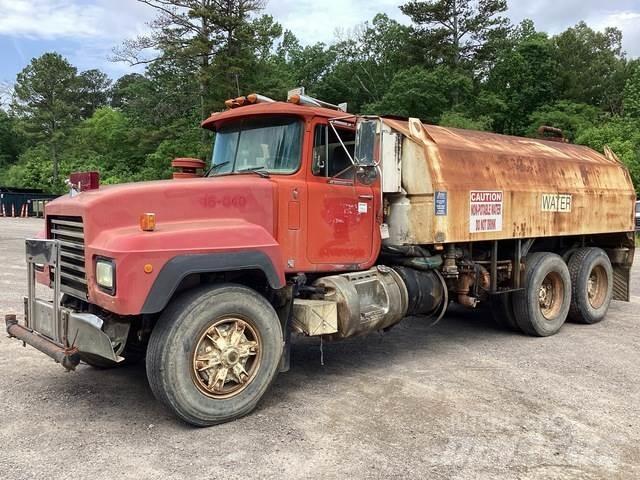 Mack RD688S Cisterny na vodu