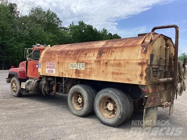 Mack RD688S Cisterny na vodu