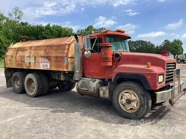 Mack RD688S Cisterny na vodu