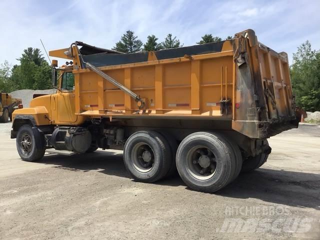 Mack RD688S Sklápěče