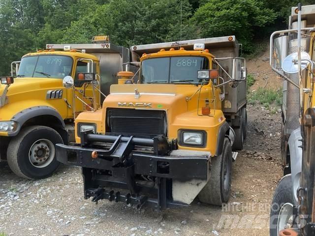 Mack RD688S Sypače písku a soli