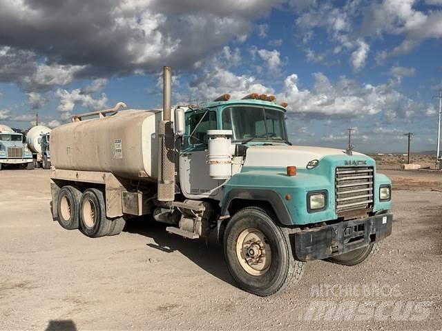 Mack RD690S Cisterny na vodu