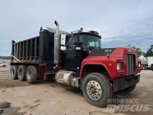 Mack RD690S Sklápěče