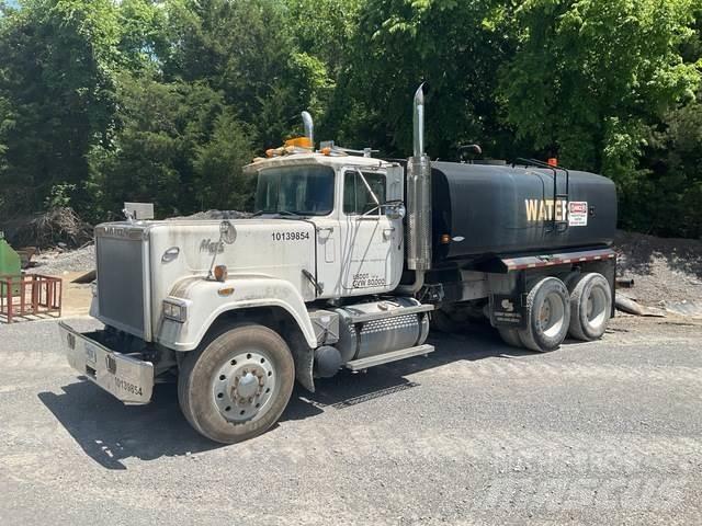 Mack RW613 Cisterny na vodu