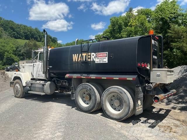 Mack RW613 Cisterny na vodu