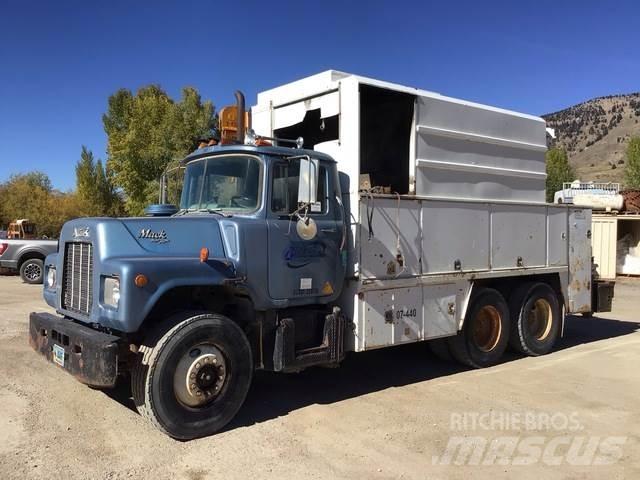 Mack U600 Komunální / Multi-užitková vozidla