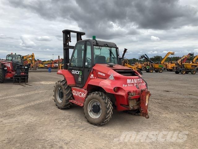 Manitou M26-4 Terénní vysokozdvižné vozíky