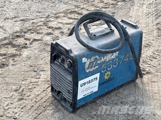 Miller CST-280 Svářecí stroje