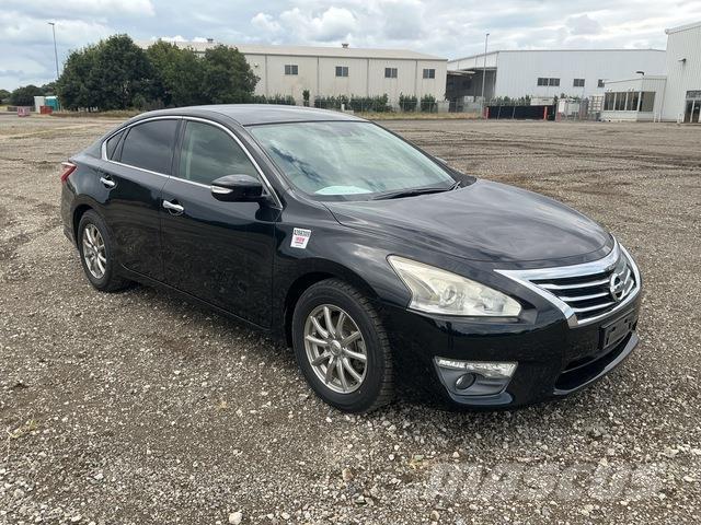 Nissan TEANA Osobní vozy