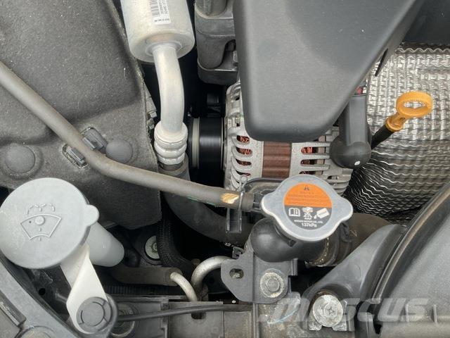 Nissan TEANA Osobní vozy