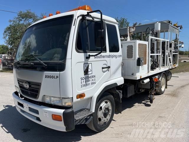 Nissan UD2300 Komunální / Multi-užitková vozidla